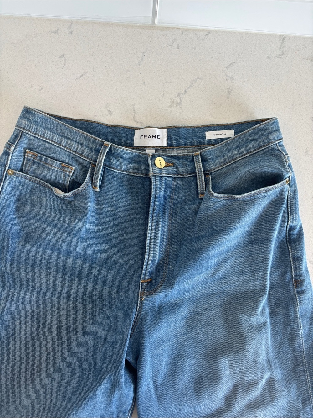 Frame Ali Wide Crop Denim Light Blue High-Rise Straight Jeans